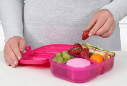Sistema® Lunch™ Tříkomorová krabička na oběd s nádobou na jogurt 1,1 l, mix barev