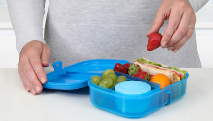 Sistema® Lunch™ Tříkomorová krabička na oběd s nádobou na jogurt 1,1 l, mix barev